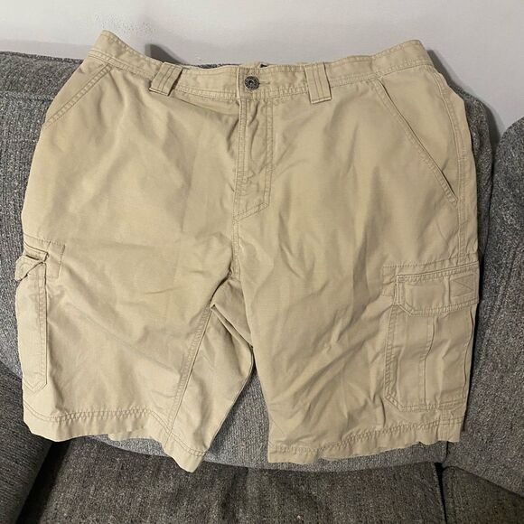 The North Face Cargo Shorts - Picture 1 of 3